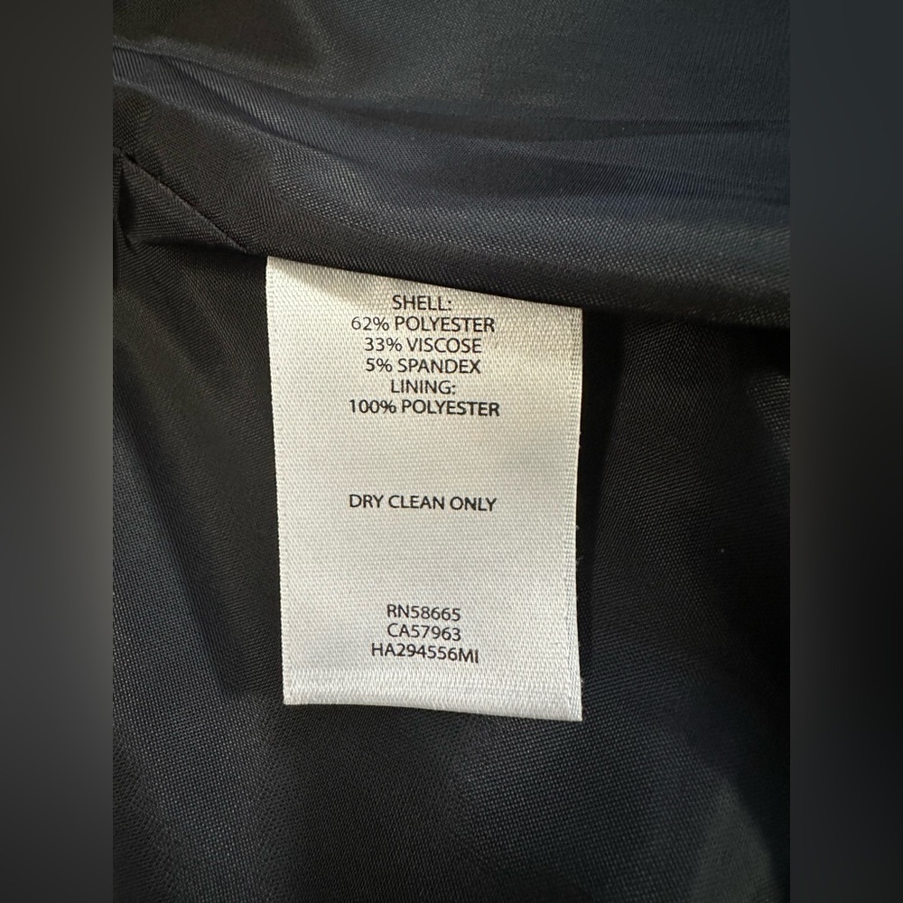 Halogen Women’s Black Blazer. Size 8. - Picture 4 of 4